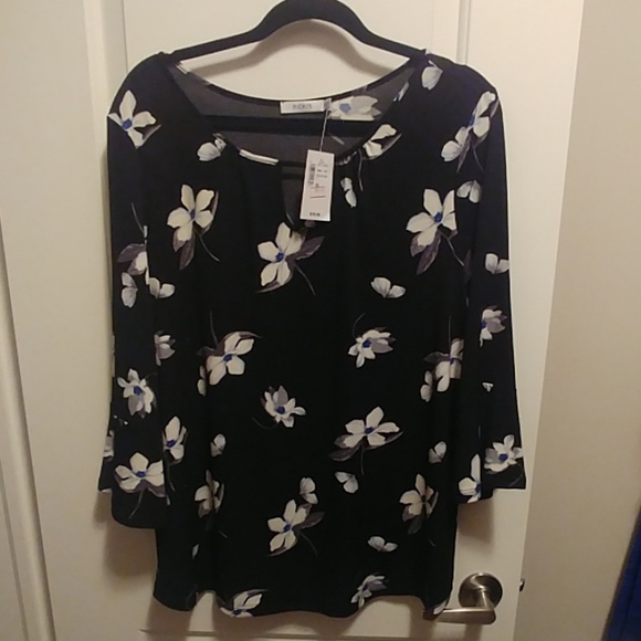 Ricki's black floral flutter sleeve - Picture 1 of 3